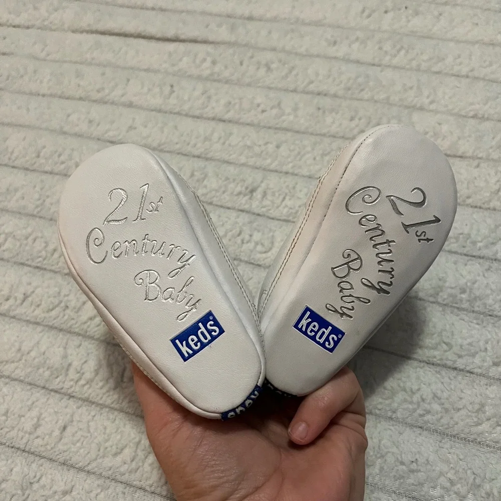 VINTAGE KEDS 21st Century Baby White Stork Embroidered Crib Shoes Size 3 Soft